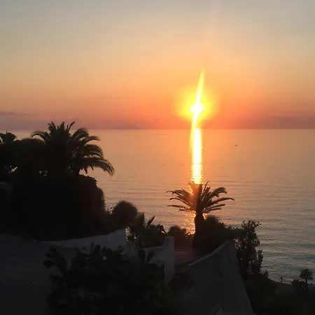 Tina Tropea Costa Dei Monaci Parghelia, Sabbia Fine E Bianca E Mare Cristallino