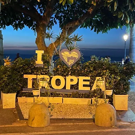 Tina Costa Dei Monaci Parghelia, Sabbia Fine E Bianca E Mare Cristallino * Tropea